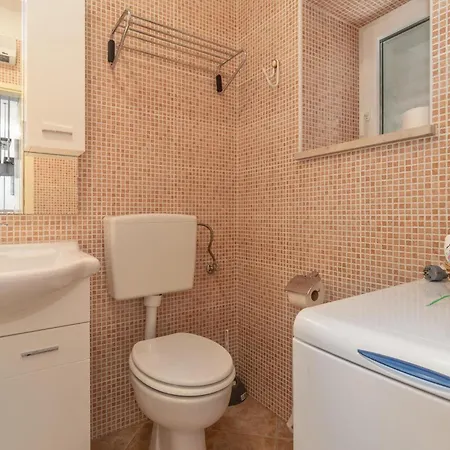 2 Bedroom Beautiful In * ノヴィ・ヴィノドロスキー