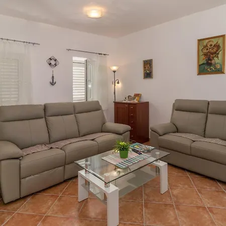 2 Bedroom Beautiful In *