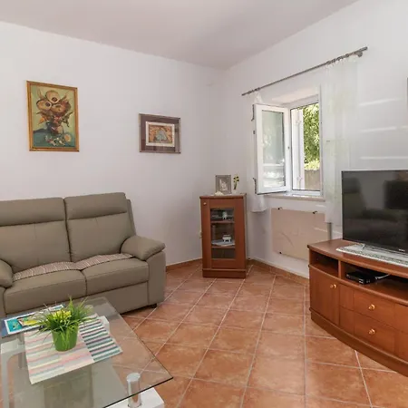 2 Bedroom Beautiful In