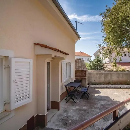 2 Bedroom Beautiful In Semesterbostad Novi Vinodolski